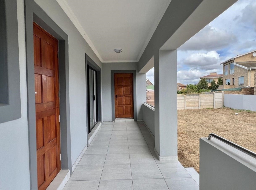 5 Bedroom Property for Sale in Wavecrest Eastern Cape